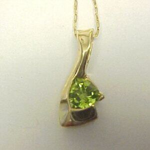 10kt Yellow Gold Trillion-Cut Peridot Pendant with Chain